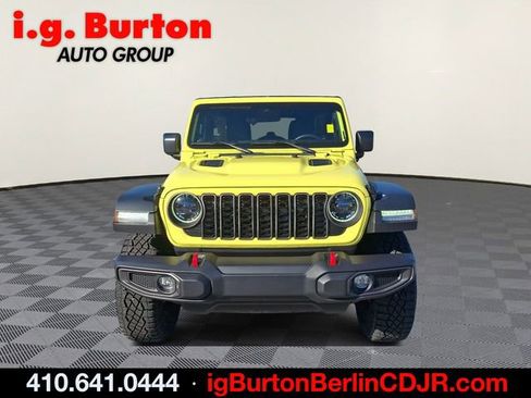 Used 2024 Jeep Wrangler Unlimited Rubicon image 2