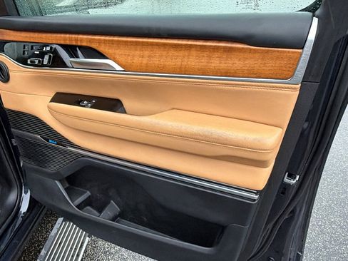Used 2025 Jeep Grand Wagoneer Series III w/ Rear Seat Video Group 1 AWD/4WD image 18