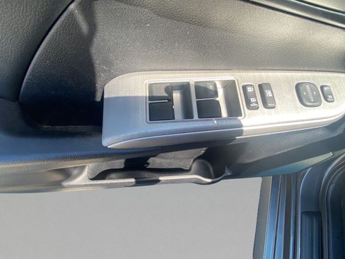 Used 2013 Toyota Camry SE FWD image 13