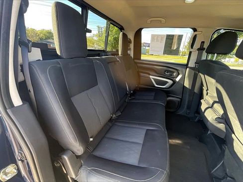 Used 2018 Nissan Titan SV image 26
