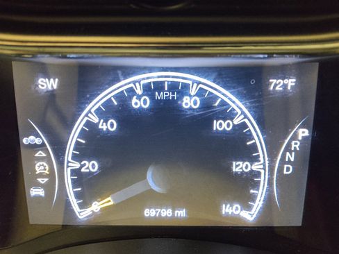 Used 2021 Jeep Grand Cherokee Laredo AWD/4WD image 23