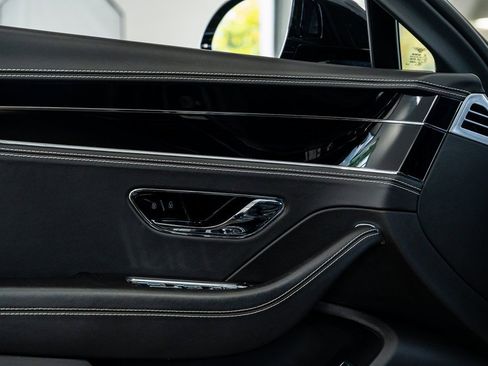 Used 2020 Bentley Flying Spur W12 image 32