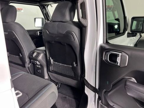 Used 2025 Jeep Wrangler Unlimited Rubicon 4xe w/ Convenience Group AWD/4WD image 28
