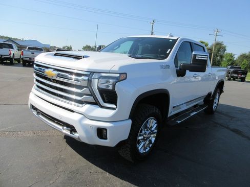 Certified 2024 Chevrolet Silverado 2500 High Country w/ High Country Premium Package AWD/4WD image 13