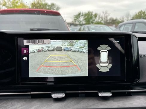 Used 2024 Kia Carnival EX FWD image 36