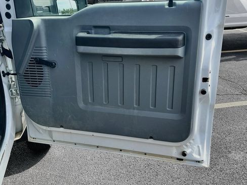 Used 2016 Ford F550 2WD Regular Cab Super Duty image 32
