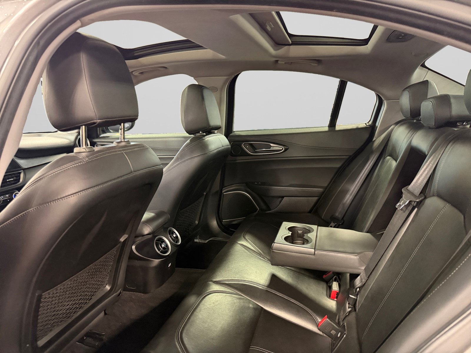 Used 2018 Alfa Romeo Giulia AWD image 38