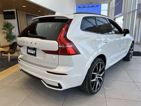 Certified 2024 Volvo XC60 T8 Polestar w/ Protection Package Premier image 8