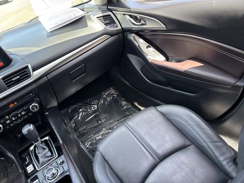 Used 2018 MAZDA MAZDA3 Touring FWD image 15