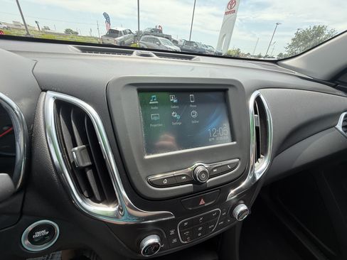 Used 2018 Chevrolet Equinox LT FWD image 8