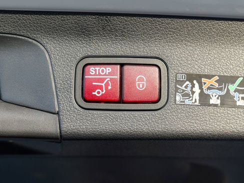 Used 2025 Mercedes-Benz GLS 450 4MATIC image 70