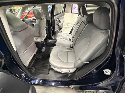 Used 2021 Toyota Highlander XLE image 53