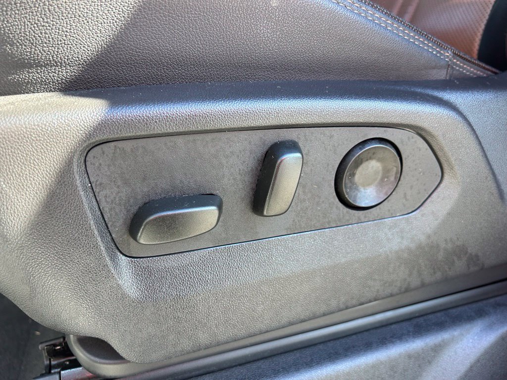 Used 2025 Chevrolet Silverado 3500 High Country w/ Technology Package AWD/4WD image 16