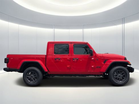 New 2025 Jeep Gladiator Sport image 3