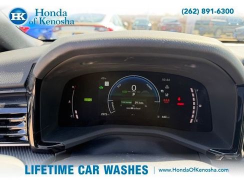 Used 2025 Toyota Camry SE FWD image 4