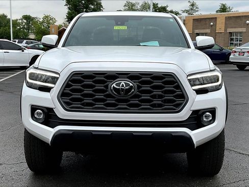 Used 2023 Toyota Tacoma TRD Off-Road w/ TRD Premium Off Road Package AWD/4WD image 2