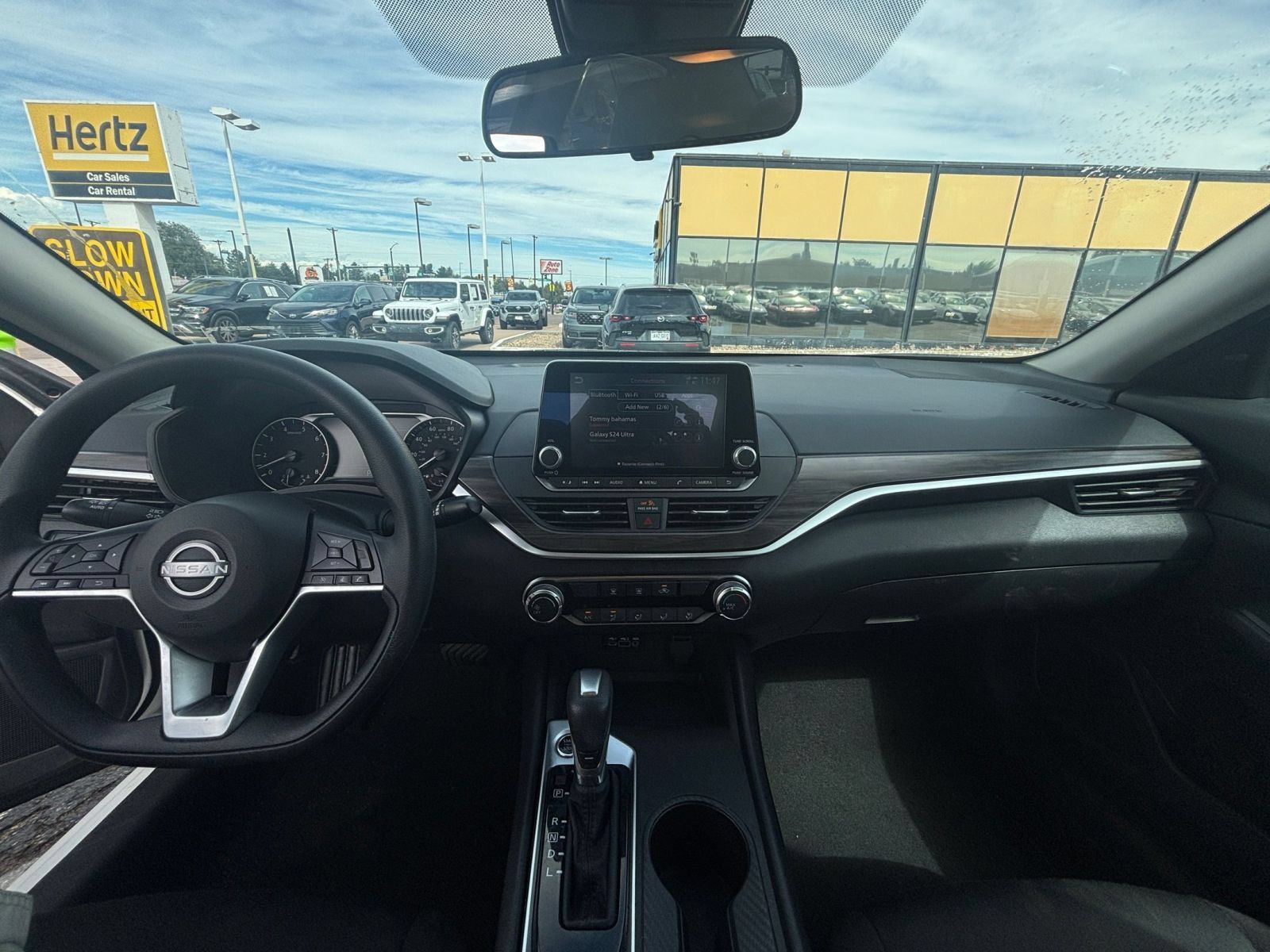 Used 2025 Nissan Altima 2.5 SV FWD image 30