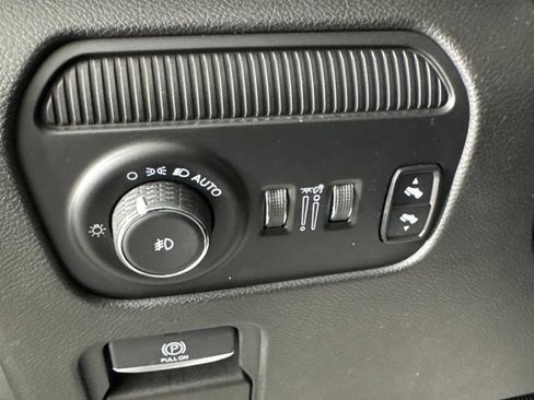 Used 2022 Jeep Wagoneer Series II AWD/4WD image 11