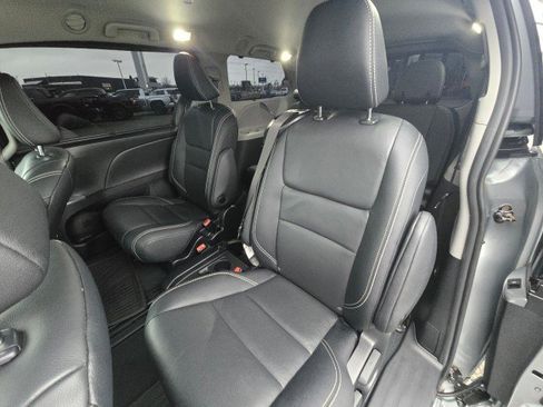 Used 2020 Toyota Sienna SE image 20