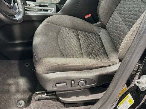 Used 2020 Chevrolet Equinox LT FWD image 17