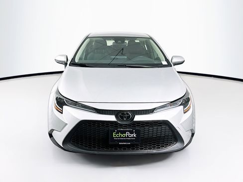 Used 2022 Toyota Corolla LE FWD image 2