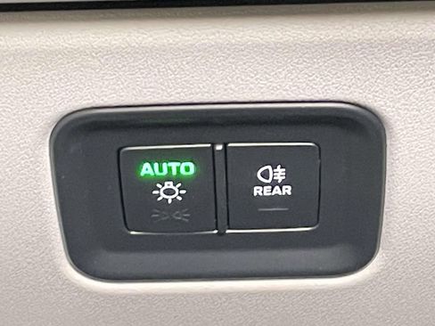 Used 2025 Porsche Macan 4 Electric image 38