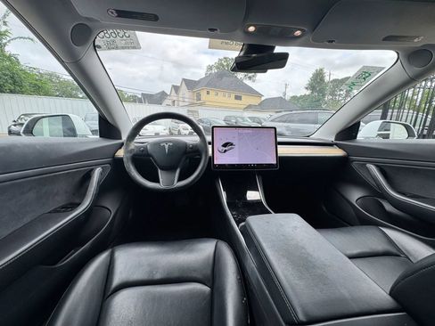 Used 2020 Tesla Model 3 Performance image 3