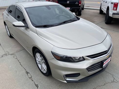 Used 2016 Chevrolet Malibu LT w/ Leather Package FWD image 4