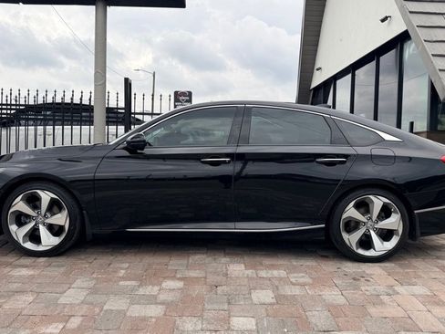 Used 2018 Honda Accord Touring image 9