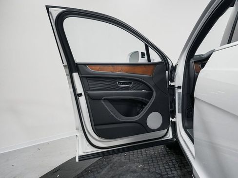 Used 2023 Bentley Bentayga Extended Wheelbase image 10