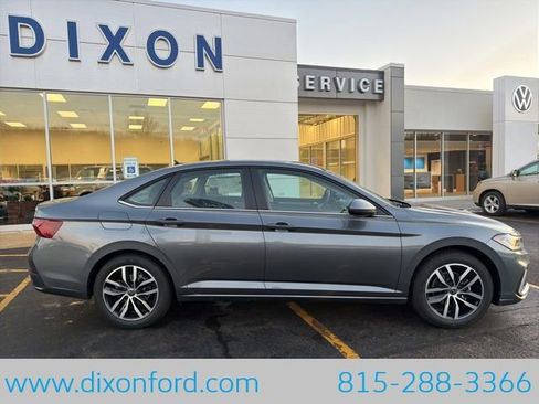 New 2026 Volkswagen Jetta SE image 8