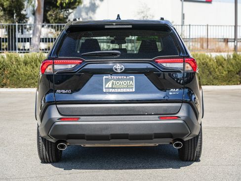 Used 2025 Toyota RAV4 XLE AWD/4WD image 7