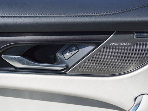 Used 2021 Jaguar F-PACE S image 23