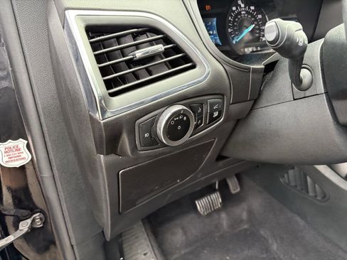 Used 2024 Ford Edge Titanium image 35