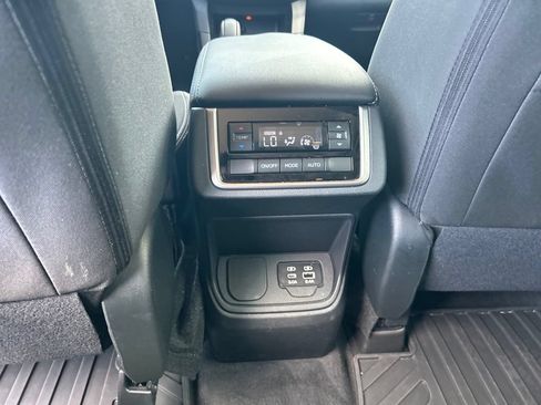 Used 2024 Subaru Ascent Premium w/ Convenience Package AWD/4WD image 41