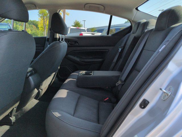 Used 2025 Nissan Altima 2.5 SV FWD image 12