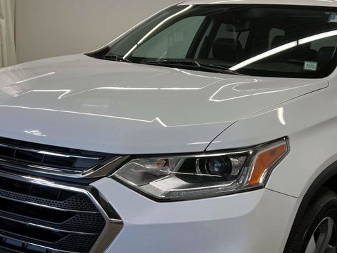 Used 2019 Chevrolet Traverse LT w/ LT Premium Package AWD/4WD image 9