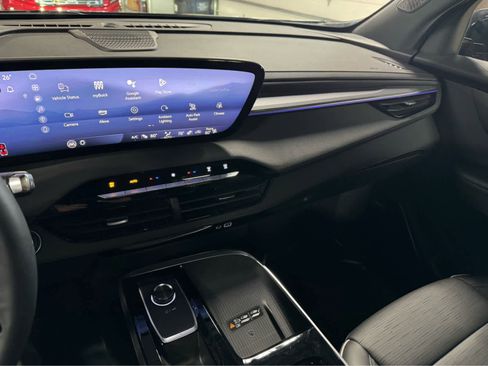 Certified 2025 Buick Enclave Sport Touring w/ Super Cruise Package image 18