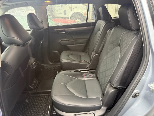 Used 2023 Toyota Highlander Platinum AWD/4WD image 22