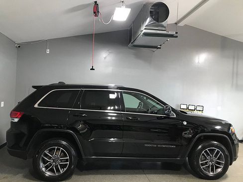 Used 2020 Jeep Grand Cherokee Laredo w/ Quick Order Package 2BN North AWD/4WD image 2