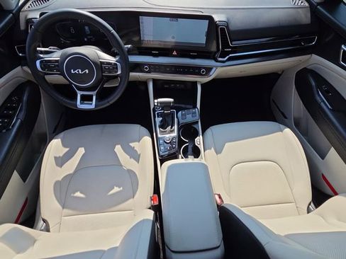 Used 2025 Kia Sportage EX FWD image 13