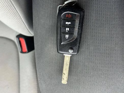 Used 2022 Toyota Corolla LE FWD image 35