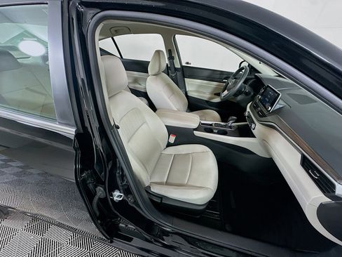 Used 2025 Nissan Altima 2.5 SV image 29