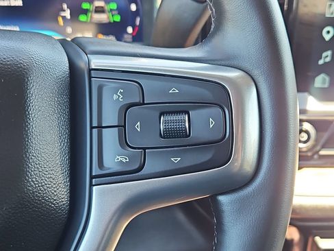 Used 2025 Chevrolet Silverado 1500 LT AWD/4WD image 25