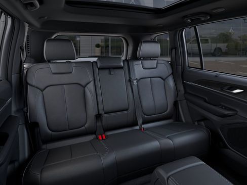 New 2025 Jeep Grand Cherokee Limited w/ Luxury Tech Group II image 16