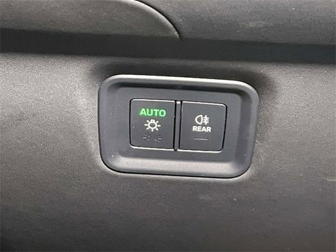 Used 2024 Porsche Cayenne image 38