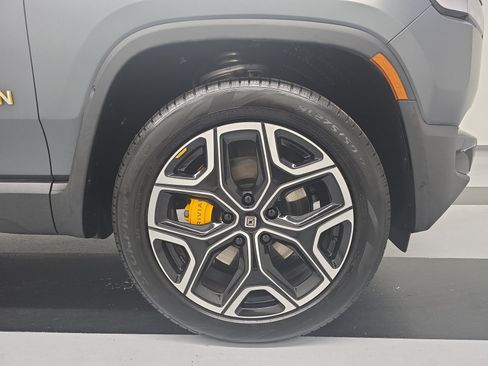 Used 2024 Rivian R1S Adventure AWD/4WD image 11