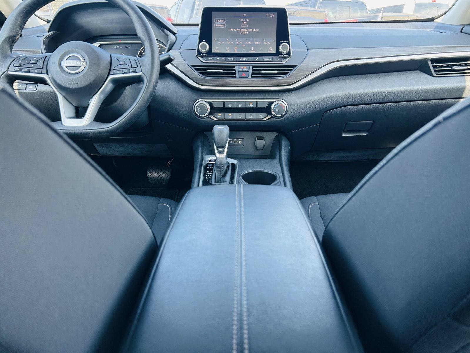 Used 2025 Nissan Altima 2.5 SV FWD image 21