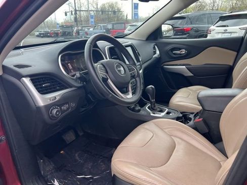 Used 2018 Jeep Cherokee Limited w/ Technology Group AWD/4WD image 2