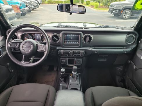 Used 2023 Jeep Gladiator Sport AWD/4WD image 16